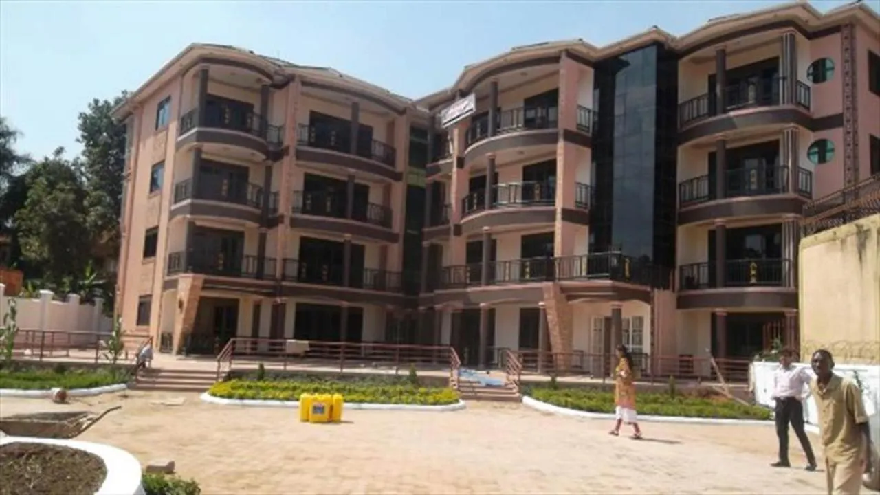Go Around Kampala All Day To Return To Your Wonderful Apartment 우간다